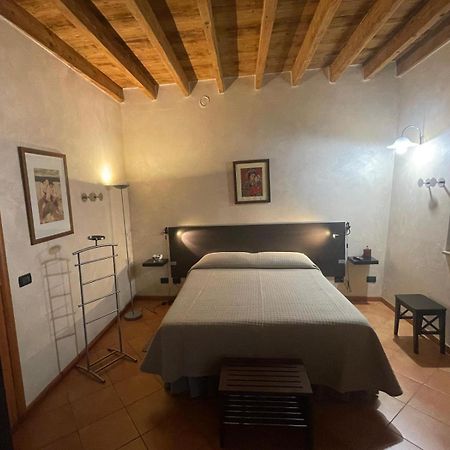 Bed and Breakfast La casa di Enea Goito  Camera foto